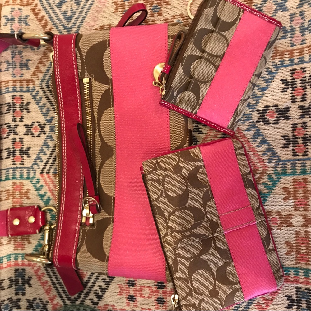 Coach set- like new! Purse, coin purse, wristlet
